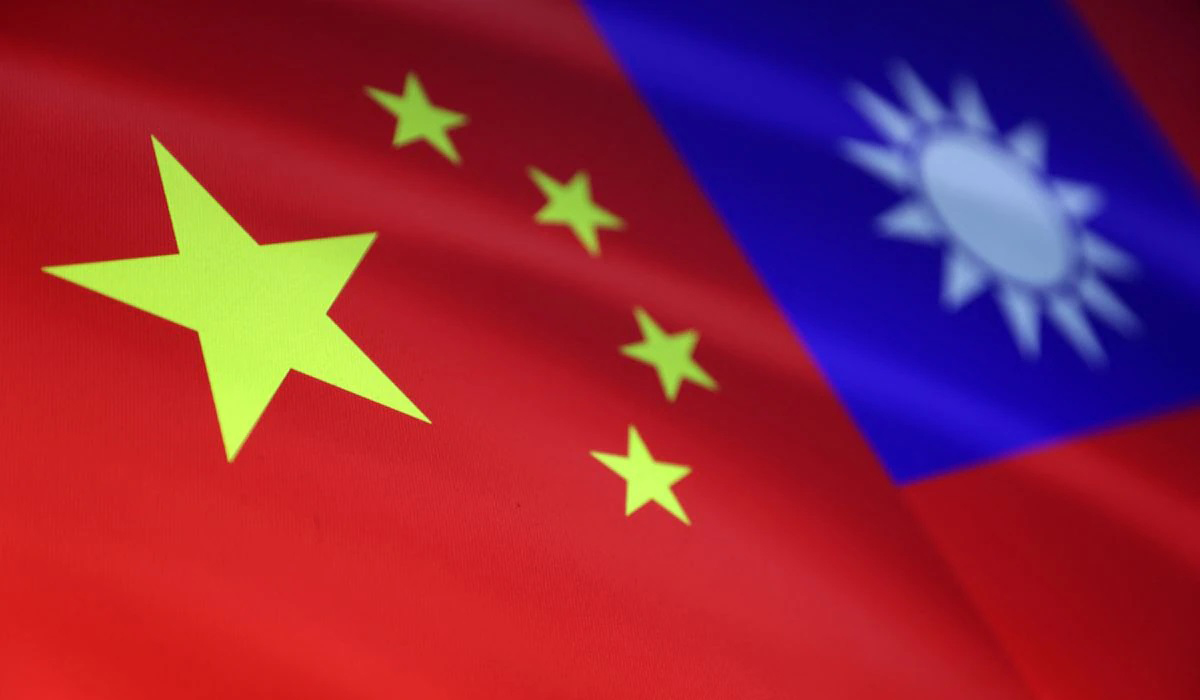Chinese and Taiwanese flags